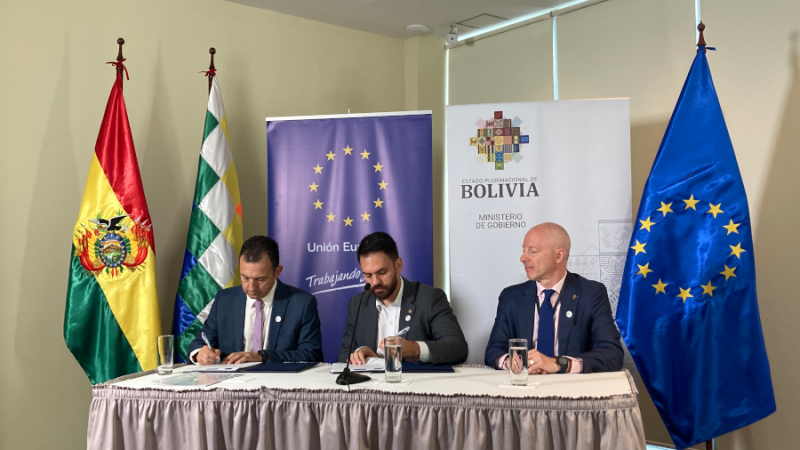 Bolivia se une a la Red Atenas