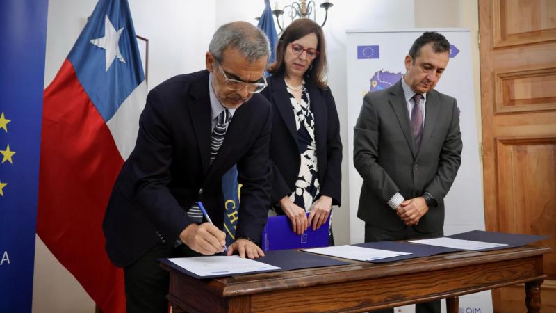 Chile ingresa en la Red Atenas y se une a la lucha contra el fraude documental